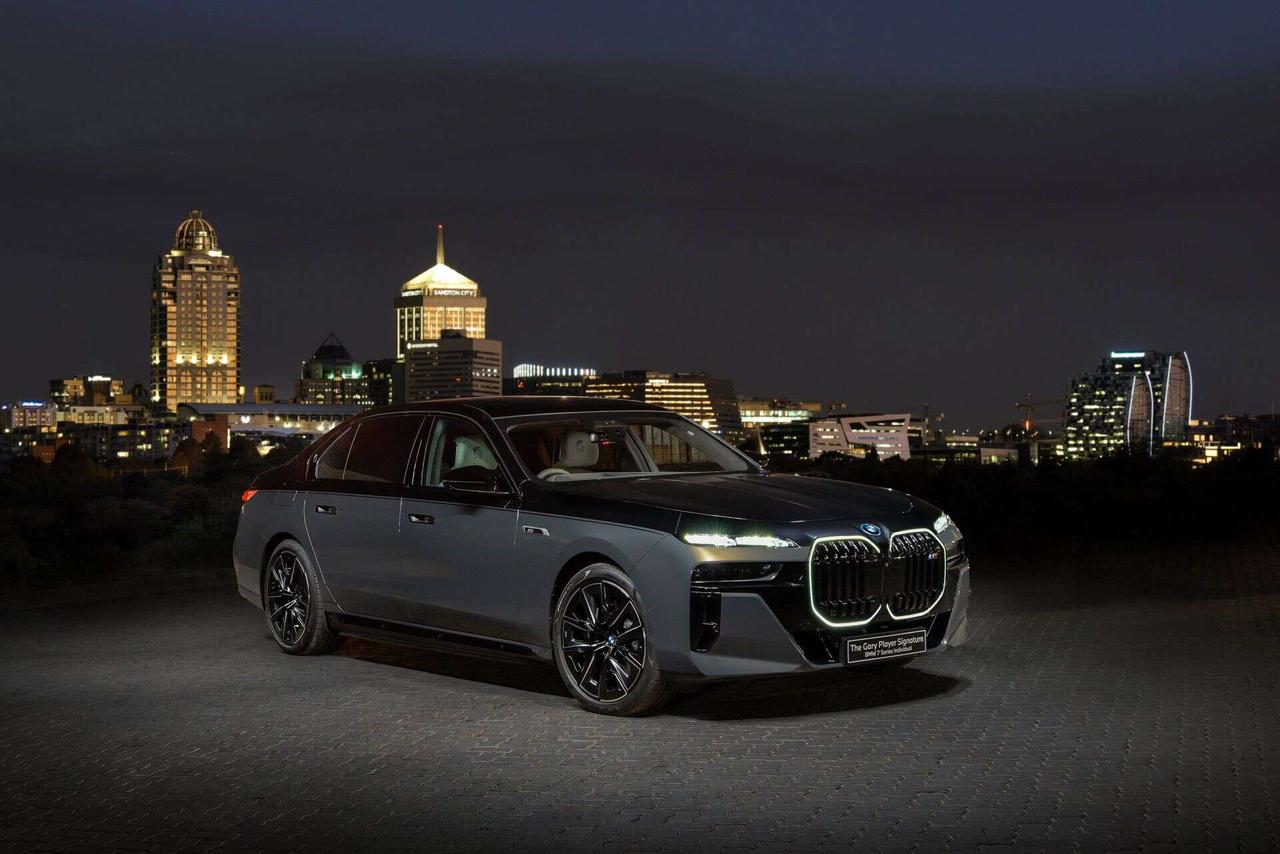 BMW 7 Series executive sedan Riyadh chauffeur